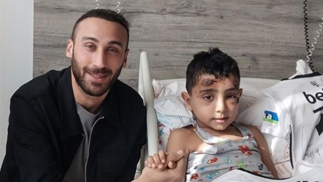 Cenk Tosun, depremzede Cavit'i ziyaret etti