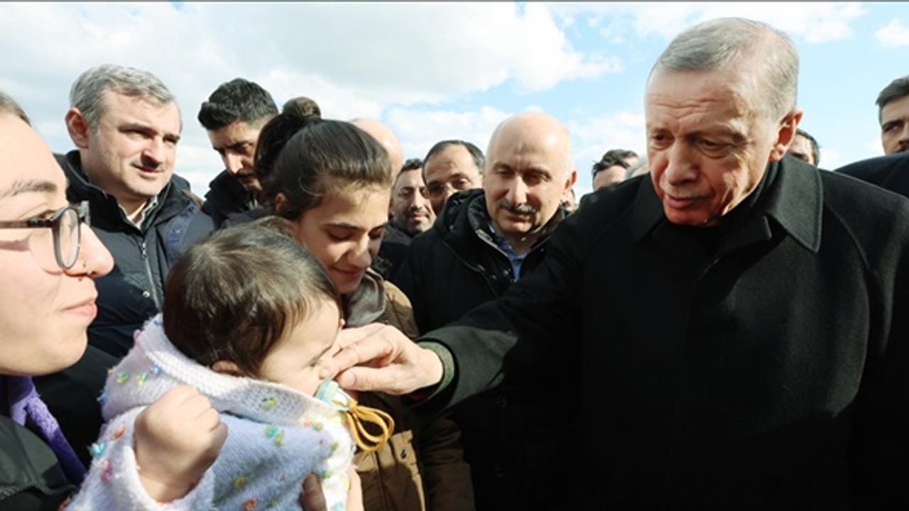 Cumhurbaşkanı Erdoğan, Adıyaman'da vatandaşların dertlerini dinledi