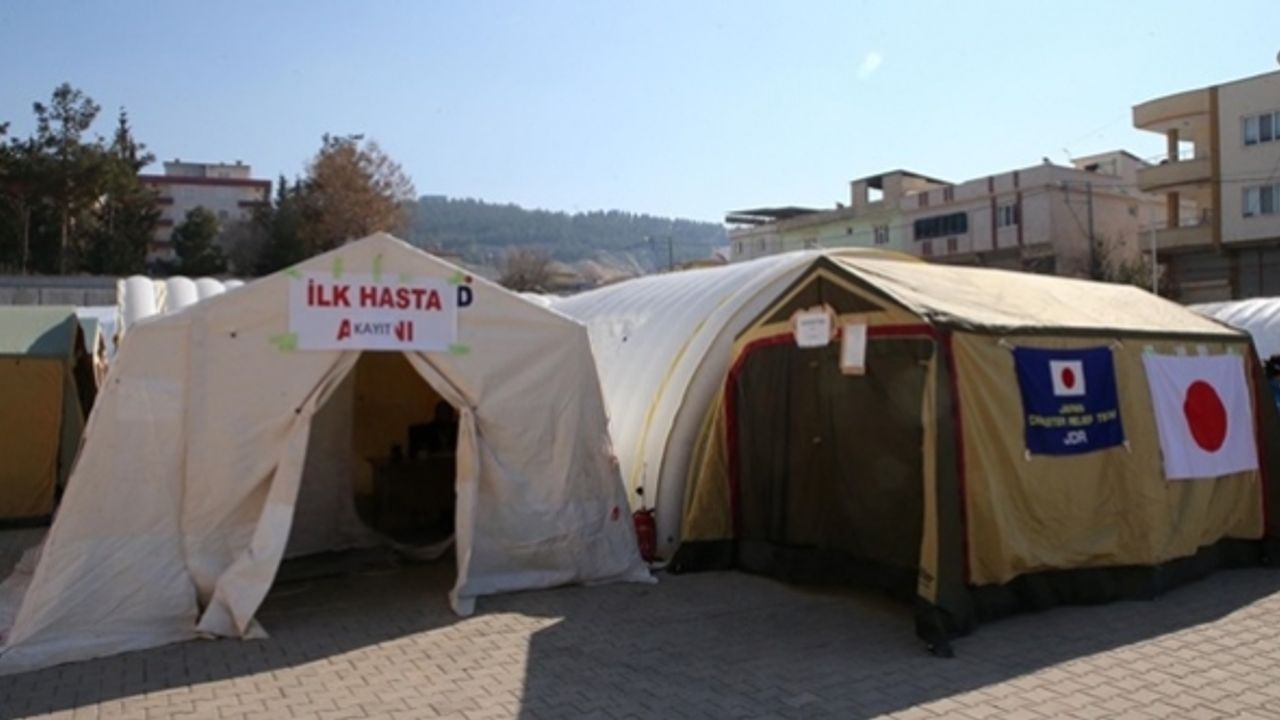 Deprem bölgelerinde 19 ülke 22 sahra hastanesi kurdu