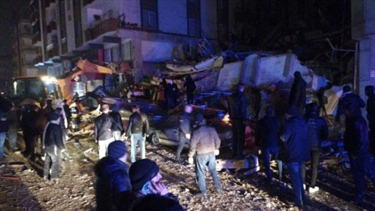 Deprem: 76 kişi hayatını kaybetti, 440 yaralı var