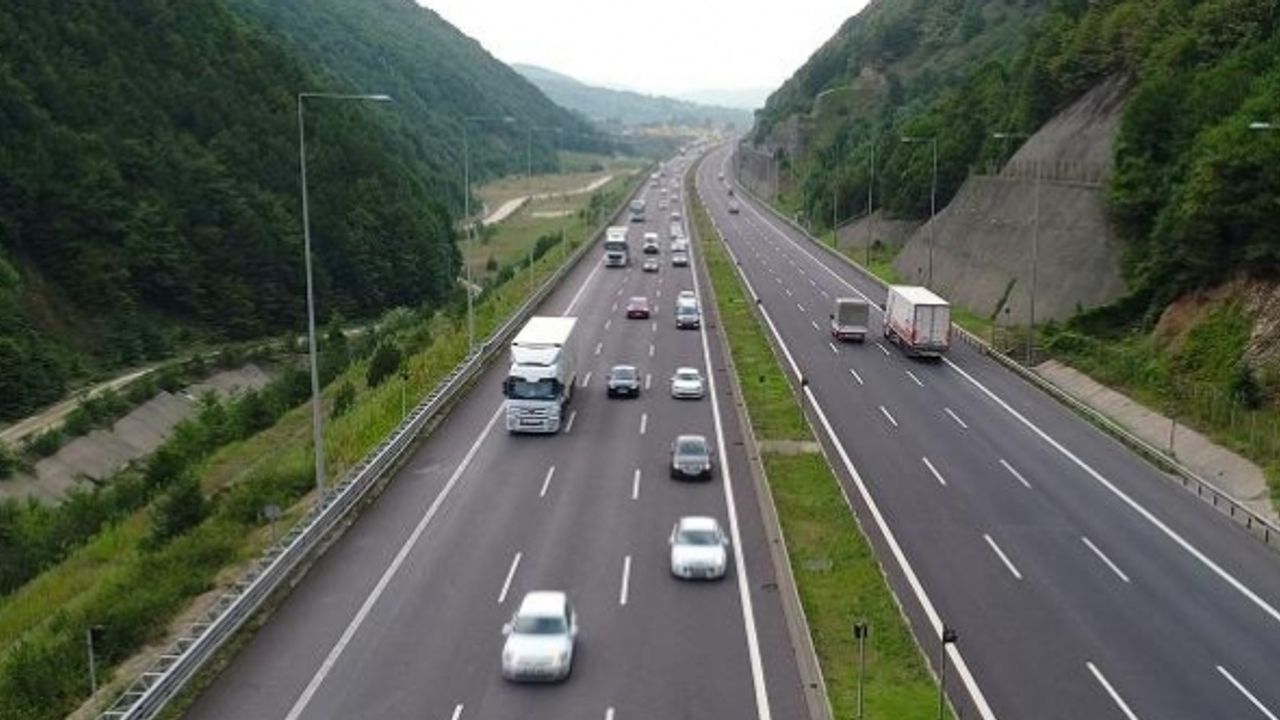 Deprem nedeniyle trafiğe kapanan yollar açıldı