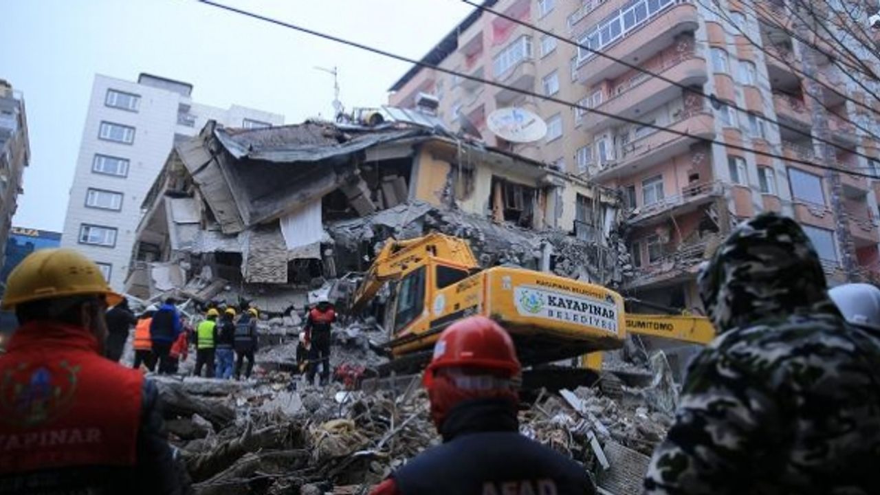 Diyarbakır'da yıkılan binalarla ilgili 29 gözaltı kararı
