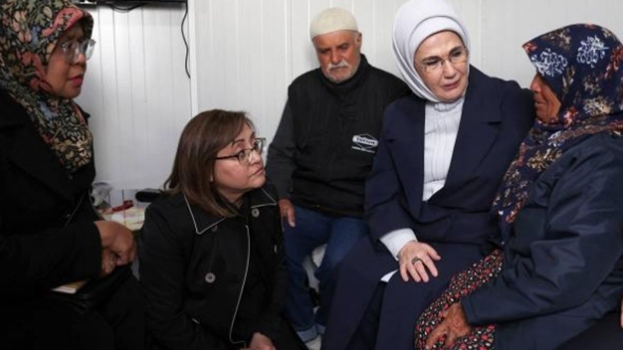 Emine Erdoğan Gaziantep'te depremzedeleri ziyaret etti