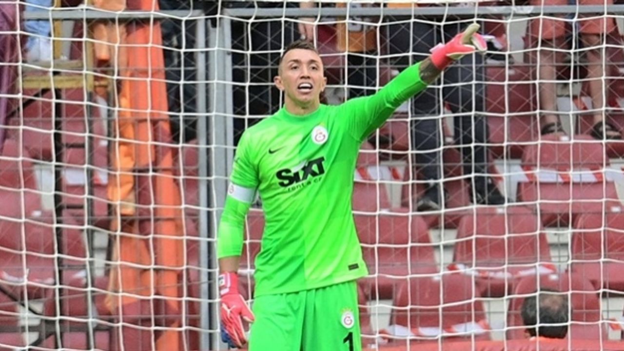 Enkazdan 156 saat sonra çıkan Semih, Muslera'dan formasını istedi