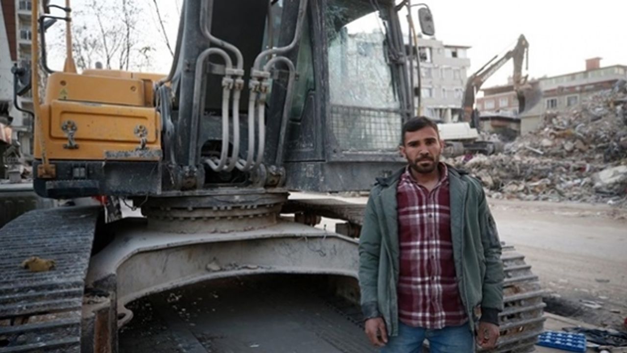 İş makinesi operatörü, az kalsın çalıştığı binanın altında kalıyordu