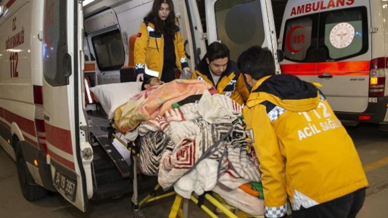 İstanbul'a getirilen 1233 depremzedenin tedavisi sürüyor