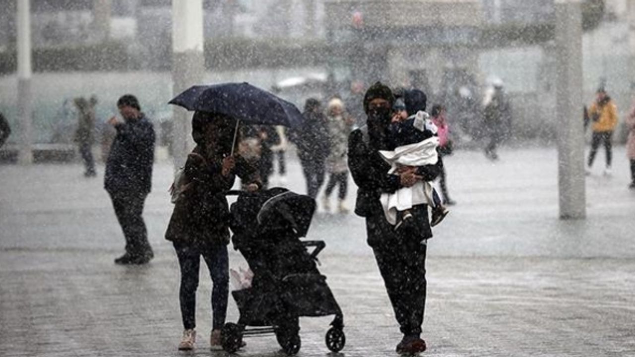 İstanbul'a "sarı" uyarı: Fırtınaya dikkat