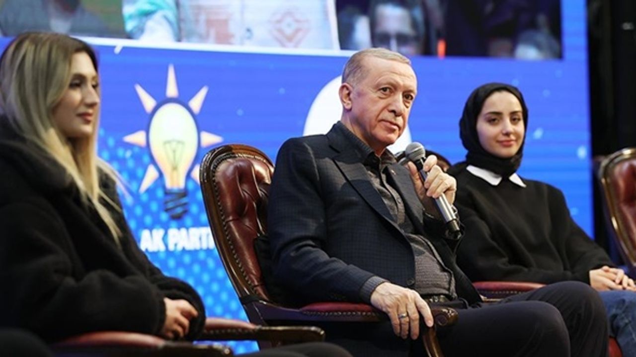 "Karşımda Batılı efendilerinden aferin alabilmek için kırk takla atan mandacılara özgüven dersi verecek bir gençlik görüyorum"