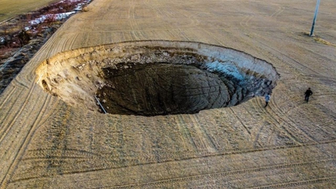 Konya'da 37 metre çapında obruk oluştu