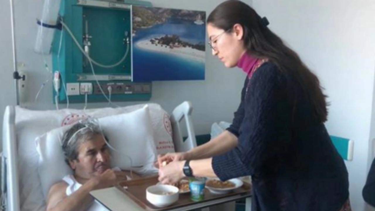 Muğla'da gençler depremzedeler için gönüllü refakatçi oldu
