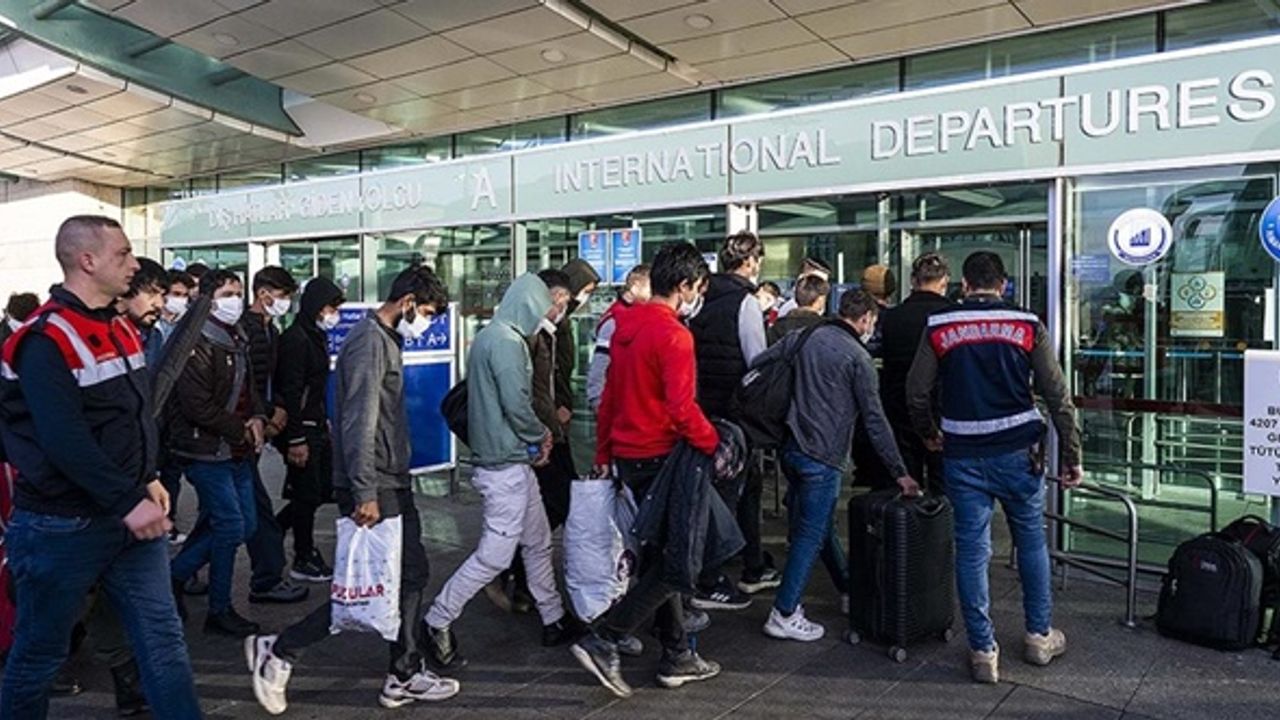 Ocak ayında 10 bin 520 düzensiz göçmen sınır dışı edildi