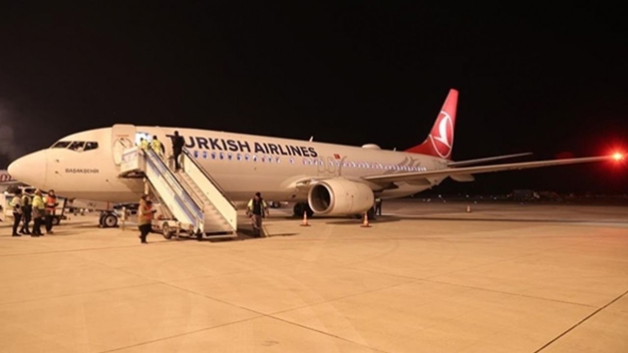 Onarılan Hatay Havalimanı'na ilk uçak indi