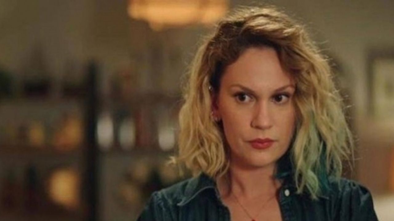 Oyuncu Farah Zeynep Abdullah devlet ve Allah kelimelerini aynı yerde görmek istemiyormuş
