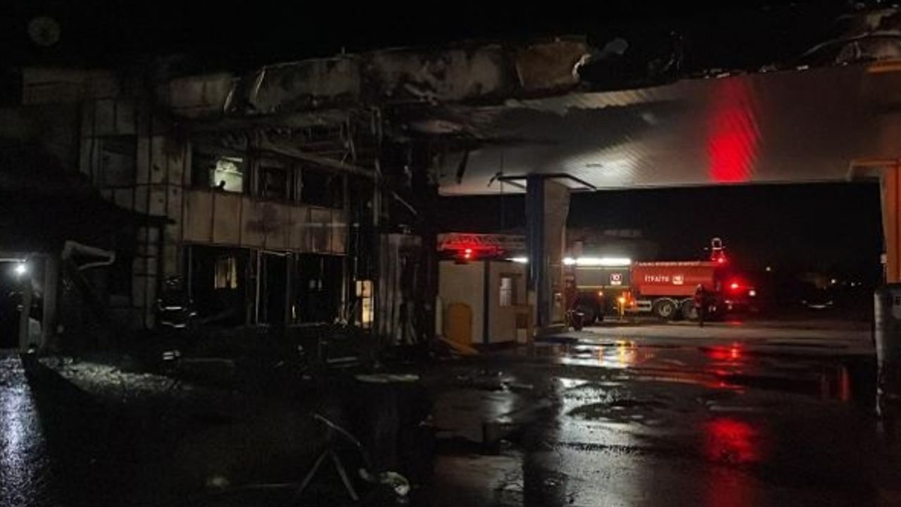 Sakarya'da akaryakıt istasyonunda çıkan yangın söndürüldü