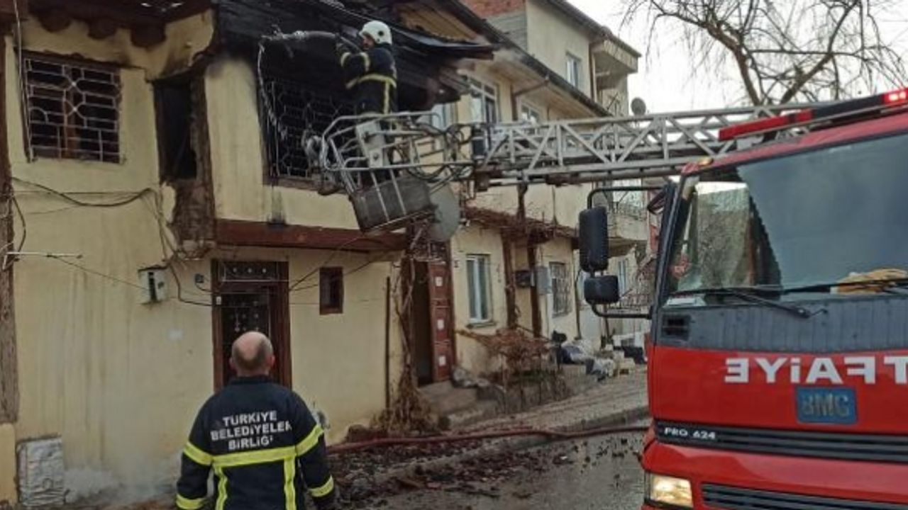 Tokat'ta ahşap ev yangınında 3 kişi yaşamını yitirdi