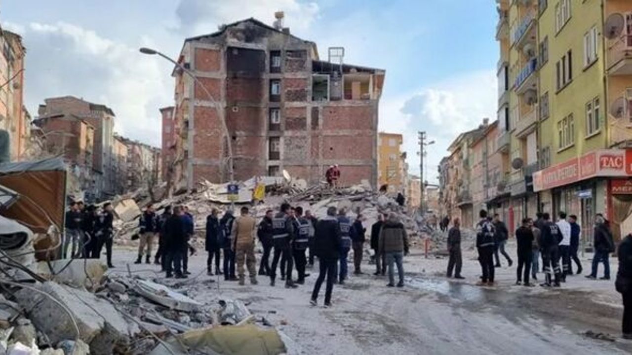 Malatya ve Hatay'da art arda depremler