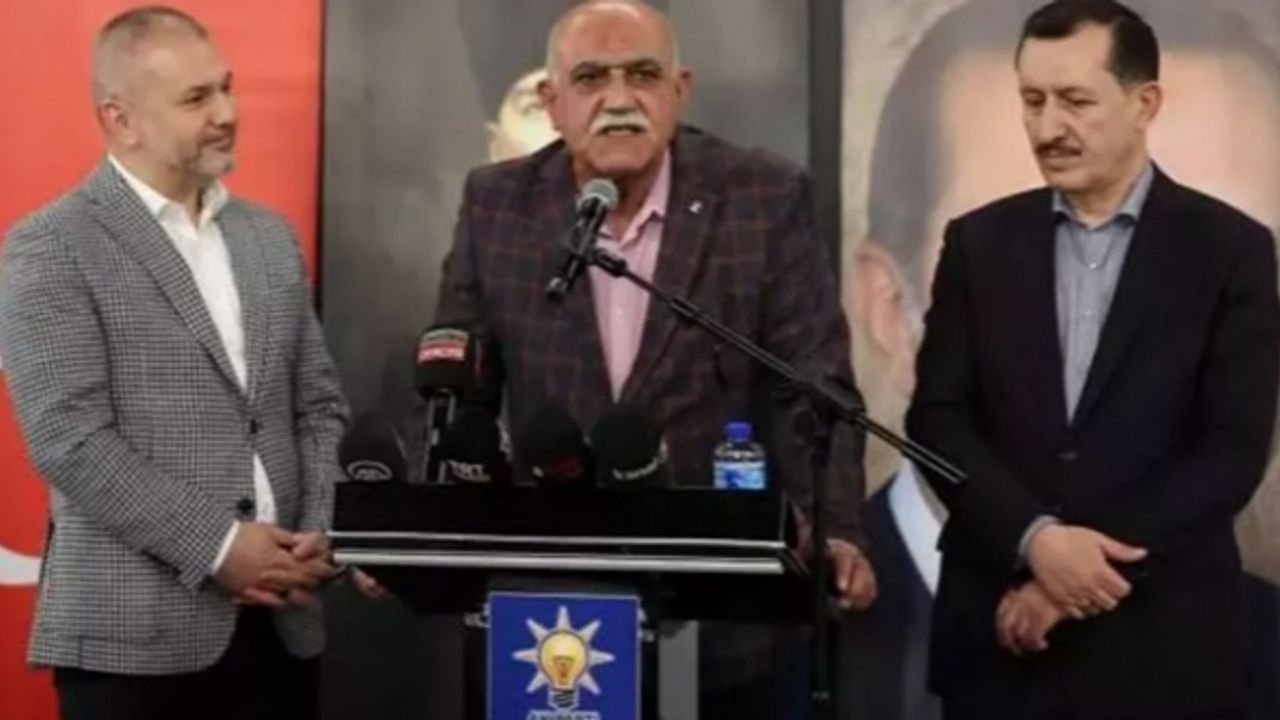İyi Parti'den istifa ederek AK Parti'ye geçti