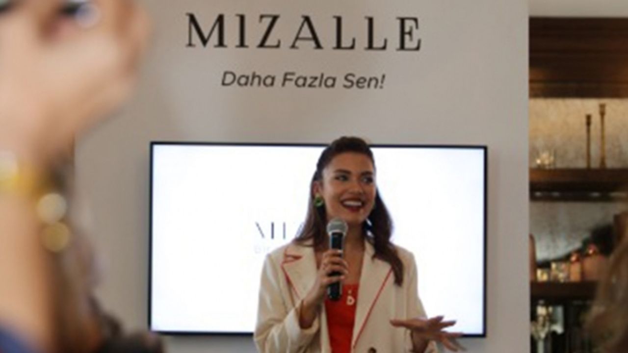 Mizalle X Biran Damla Yılmaz 2023 İlkbahar/Yaz Koleksiyonu lansmanı yapıldı