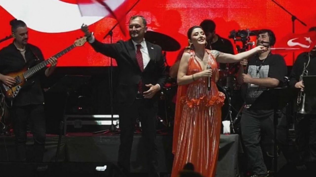 Melek Mosso AK Partililerden özür diledi, Erdoğan'a seslendi