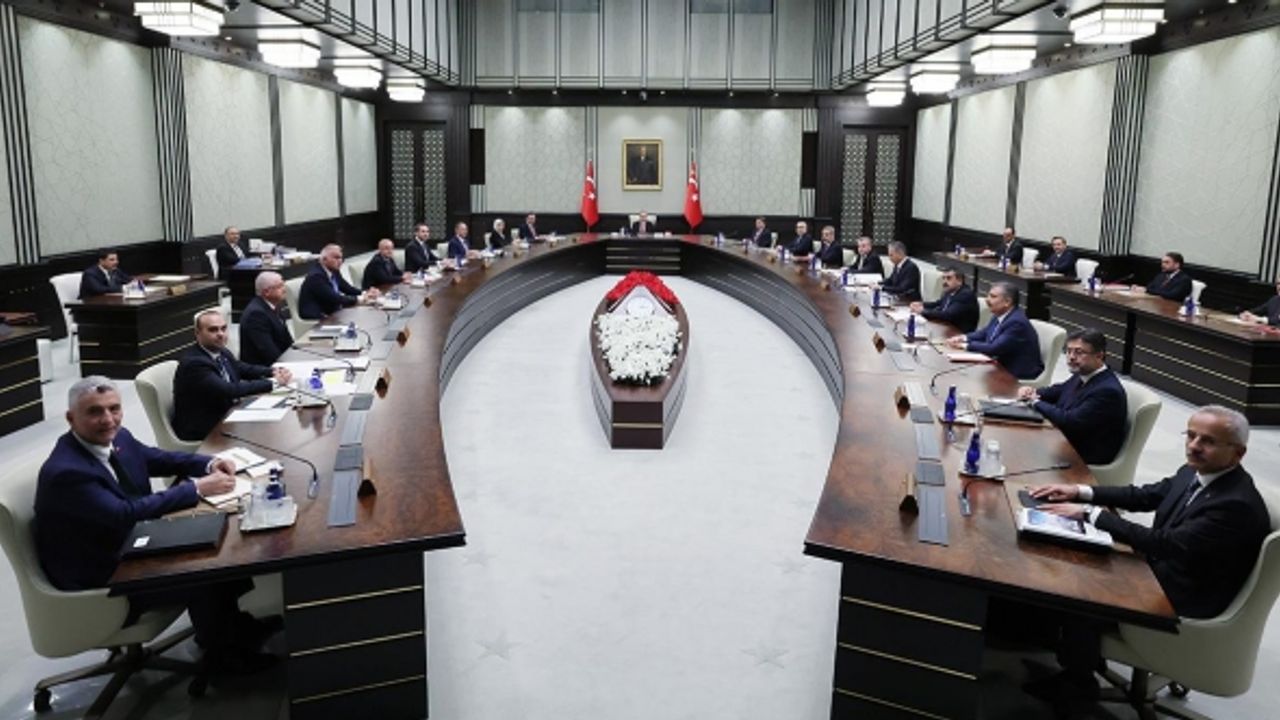 Sistemin nimetleri: Seçimden sonra bir haftada yeni kabine toplandı