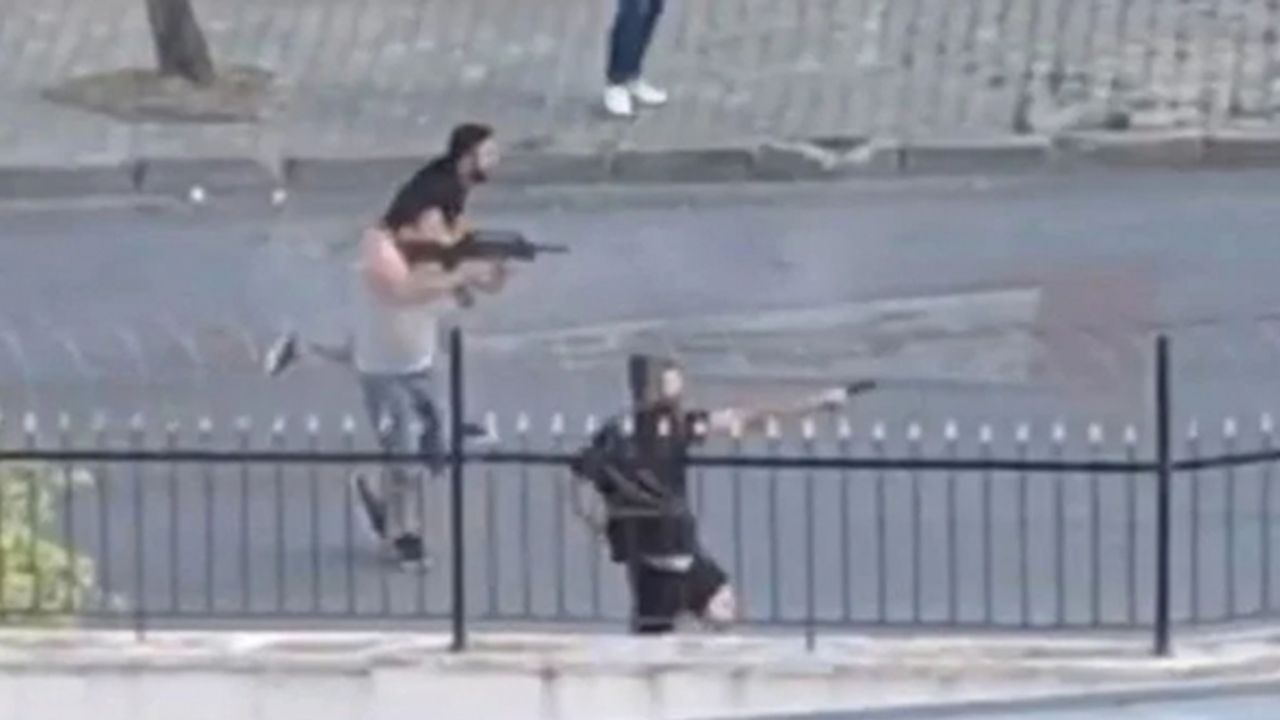 Esenyurt'ta sokakta çatışma, iki gözaltı
