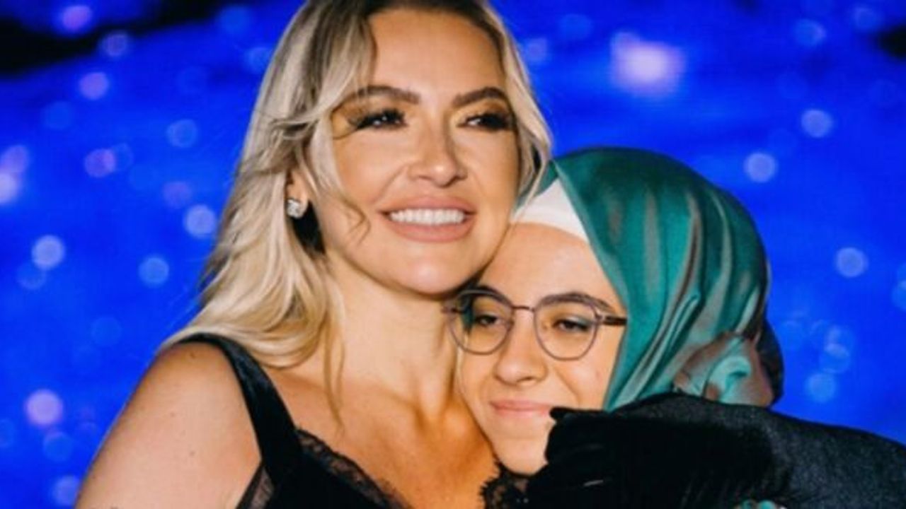 Hadise başörtülü hayranını sahneye aldı