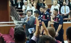 Mahkeme düzenini bozan İmamoğlu dışarı çıkarıldı