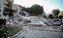 Yıkılan binanın sahibi ve müteahhidi gözaltında