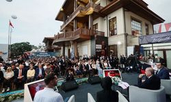 Cumhurbaşkanı Erdoğan gençlerle buluştu, şarkılara eşlik etti