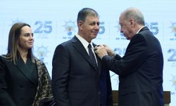 Cemil Tugay AK Parti’ye katıldı: Rozetini Cumhurbaşkanı Erdoğan taktı