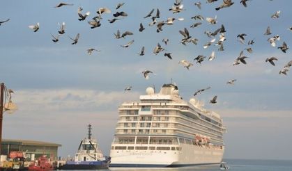 Kuşadası sezonun son kruvaziyerini ağırladı