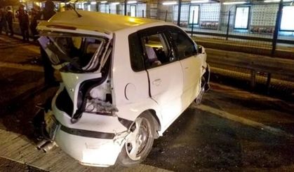 Üsküdar'da otomobil, aracı arızalanan sürücüye çarptı