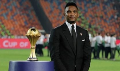Samuel Eto'o'dan beklenmeyen hareket: Tekme tokat daldı
