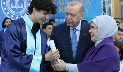 Ömer Tayyip diplomayı dedesinin elinden aldı