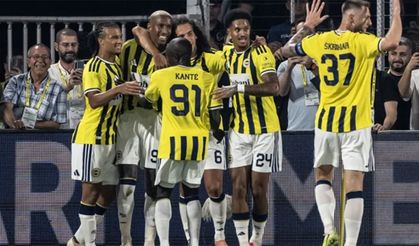 Kadıköy’de resital: Fenerbahçe yıldızlarıyla tura göz kırptı