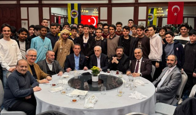 Ali Koç, İlim Yayma Cemiyeti öğrencilerine iftar verdi