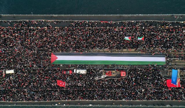 İstanbul'da "Gazze'ye Umut Işığı Ol" yürüyüşü