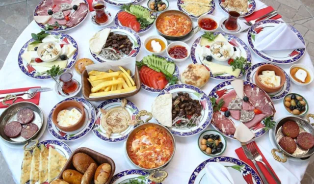 Serpme kahvaltı görgüsüzlüğüne yasak geliyor