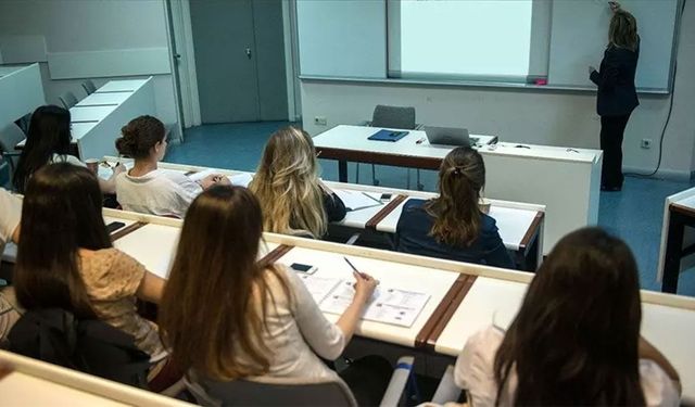 Üniversiteyi 3 yılda bitirme imkânı geliyor