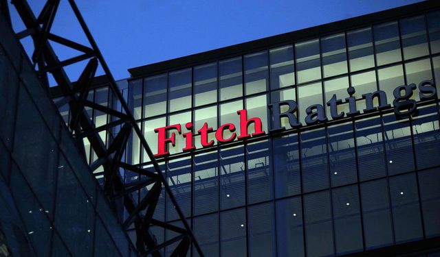 Fitch, Türkiye'nin kredi notunu düşürdü