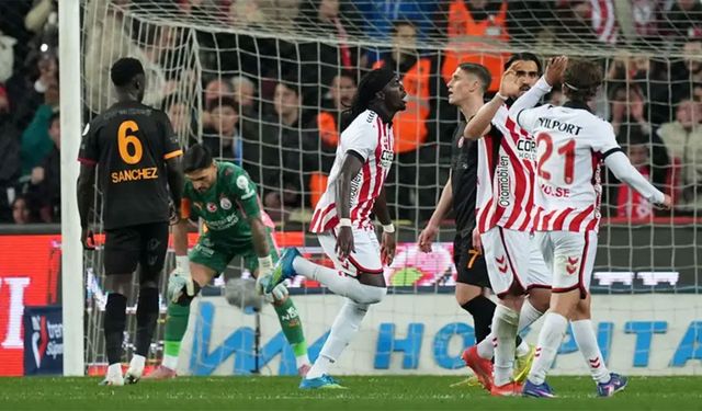 Galatasaray Samsun’da ağır yenildi, şampiyonluk turu ertelendi