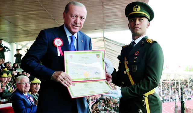Harp Okulu birincisi İmam Hatip mezunu Ahmet Burak Değirmenci oldu