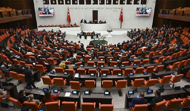 Üç milletvekili AK Parti'ye katıldı: TBMM'de sandalye dağılımı yeniden değişti