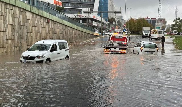 İstanbul'daki sel felaketinde can kaybı 5'e yükseldi: Kayıp Murat Babacanov Haliç'te bulundu