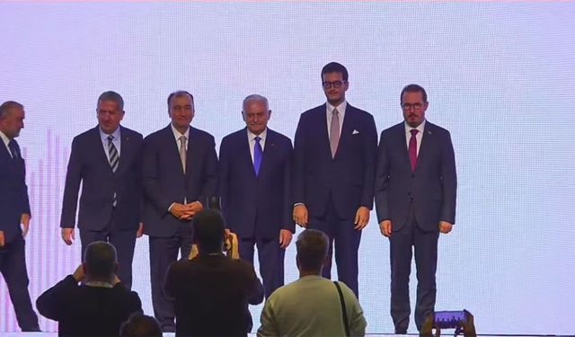 CANLI İZLE -Sabri Ülker İstanbul Bilim Zirvesi 2026 başladı: Dünyanın farklı ülkelerinden bilim insanları bir arada