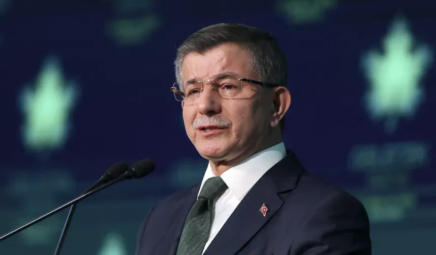 Ahmet Davutoğlu: Gelecek Partisi siyasi faaliyetlerini sonlandırma kararı aldı