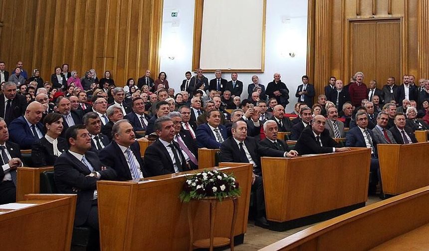 Yargıtay CHP'li 9 vekilin parti üyeliğini düşürdü