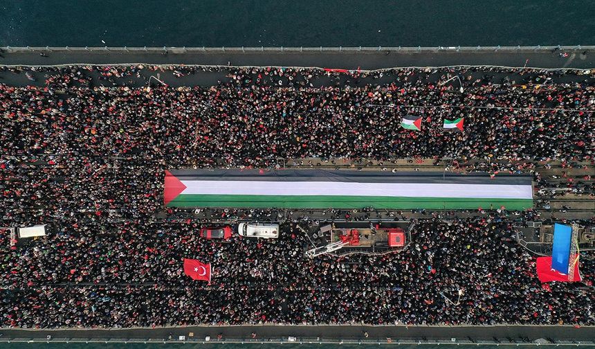 İstanbul'da "Gazze'ye Umut Işığı Ol" yürüyüşü