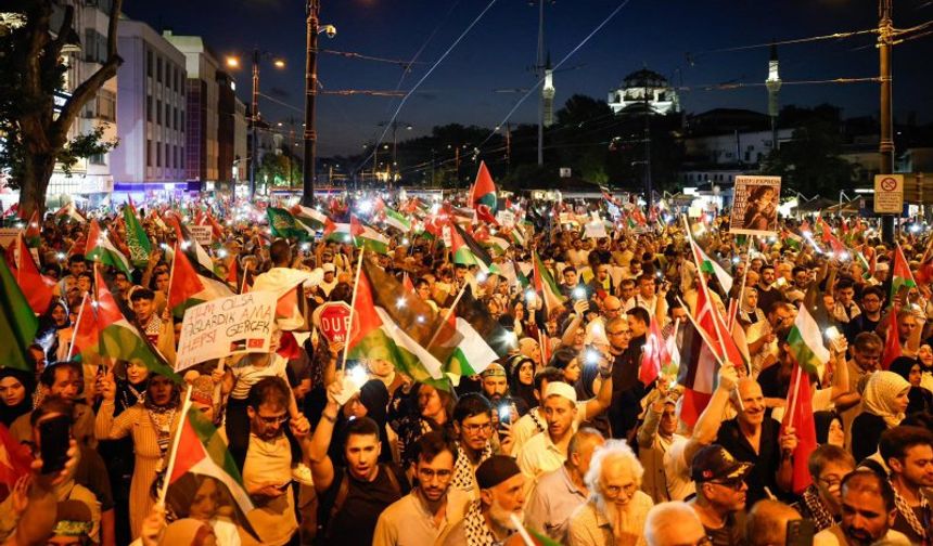 Onbinlerce kişi “Gazze’ye Umut Işığı Ol”du