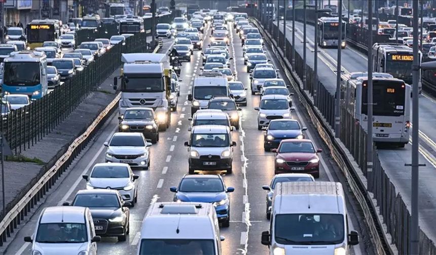 İstanbul'da yaşayanların yılda 288 saati trafikte geçiyor